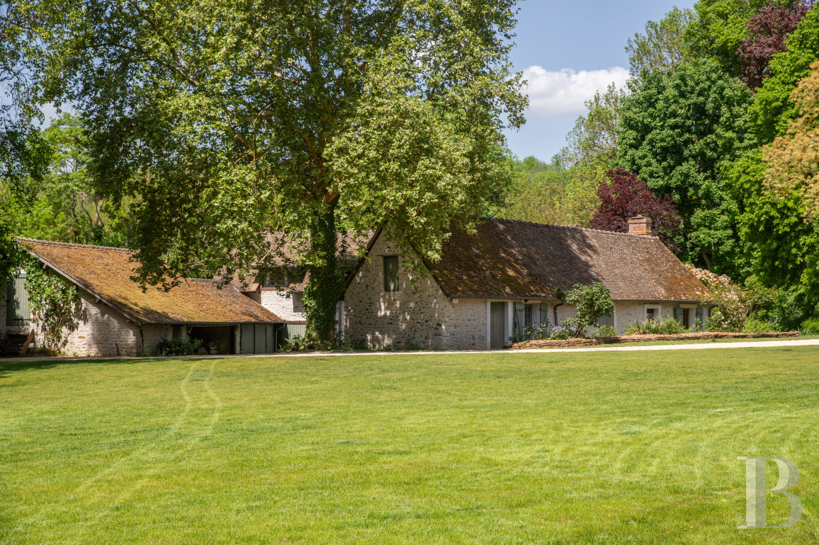 A completely renovated former mill halfway between Mantes-la-Jolie and Dreux in the Eure-et-Loire department - photo  n°2